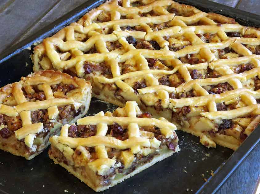 Apfelkuchen mit Gitter - Apfelkuchenrezept mit Mürbeteig, gerösteten ...