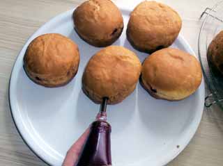 Berliner Krapfen füllen