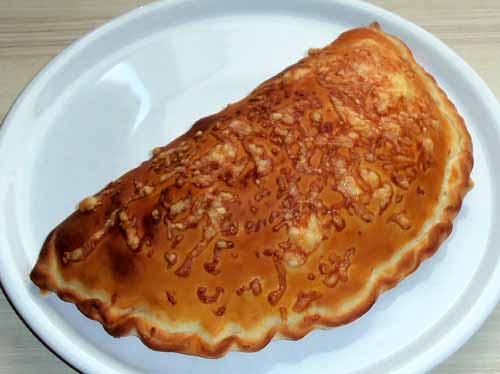 Gebackene Pizza Calzone