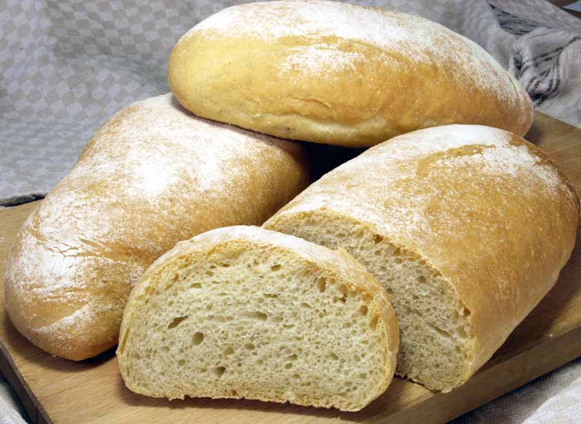 Ciabatta Brot Rezept mit Oliven getrockneten Tomaten Olivenöl Hefeteig