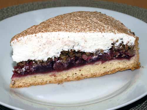 Feuerwehrkuchen Rezept Kirsch Nuss Torte Mit Murbeteig Gerosteten Haselnussen Und Sahnehaube