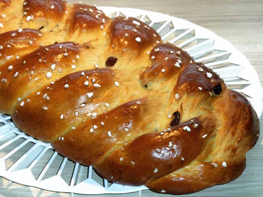 Hefezopf Rezept mit Rosinen - Anleitung Hefezopf flechten aus 5 Strängen