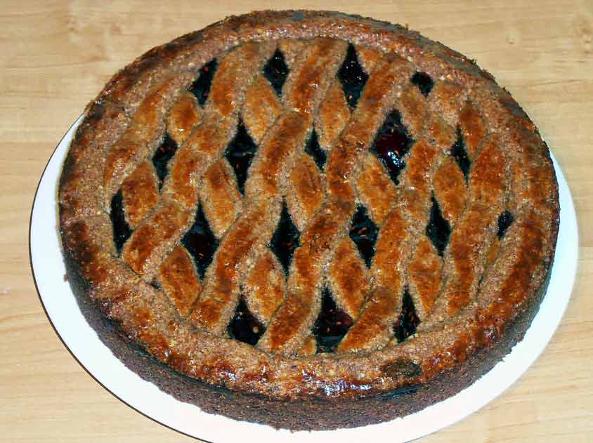 Linzer Torte Rezept - Linzertorte mit gerösteten Haselnüssen