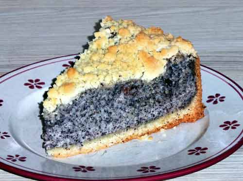 Saftiger Mohnkuchen Rezept mit Streusel, Schmand, Mürbeteig und Mohnback