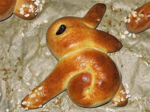 Süße Osterhasen backen - Rezept mit Hefeteig