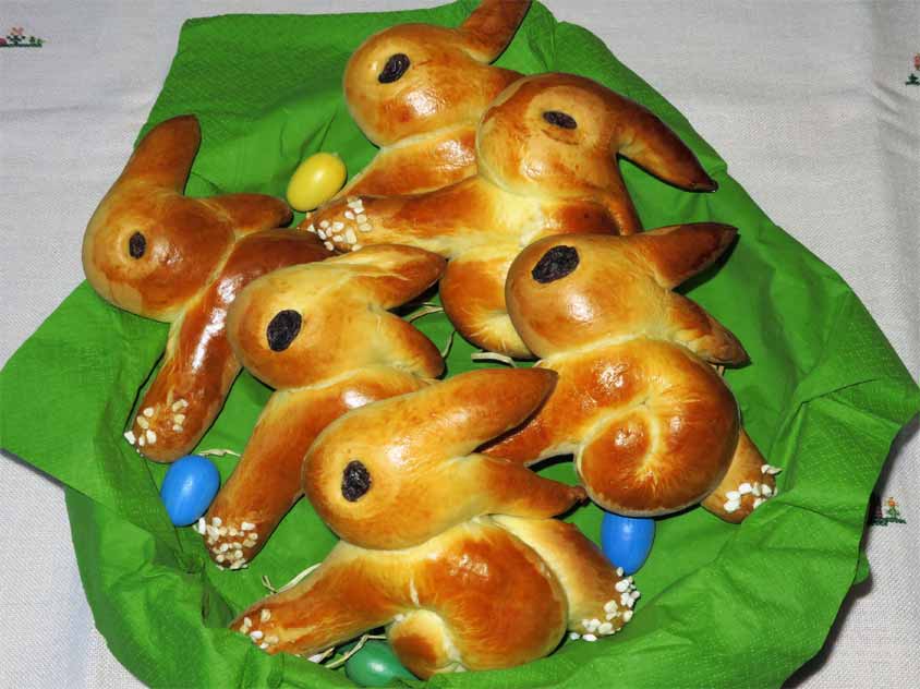 Süße Osterhasen backen - Rezept mit Hefeteig