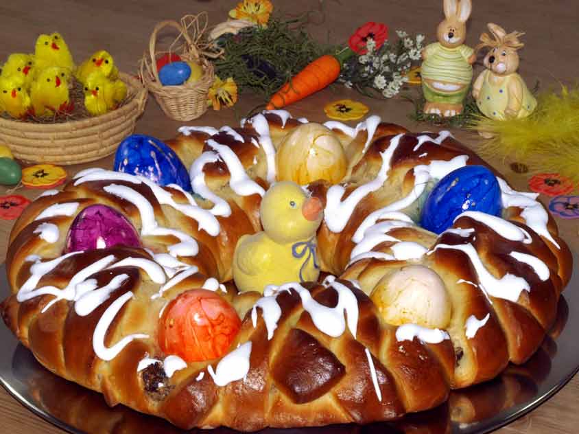 Osterkuchen Rezept Osterzopf mit Nussfüllung und Marzipan aus Hefeteig