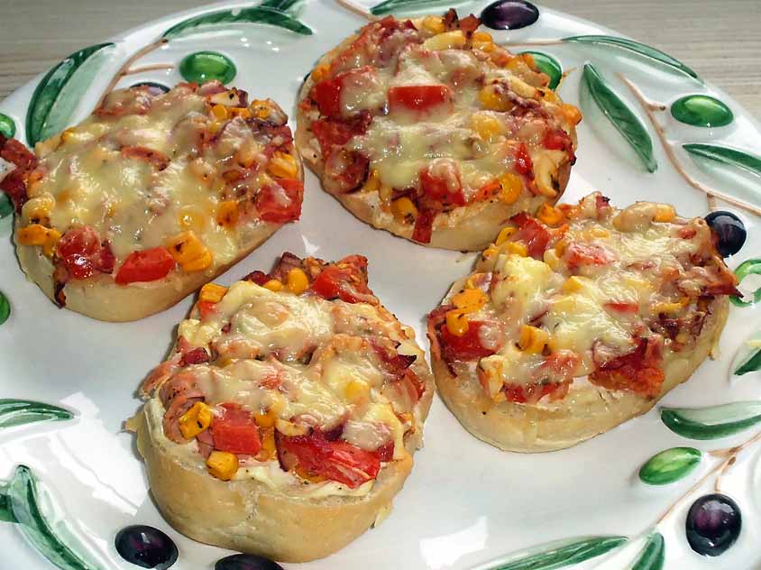 Rezept Pizzabrötchen selber machen - Schmand-Pizzabrötchen mit leckerem ...