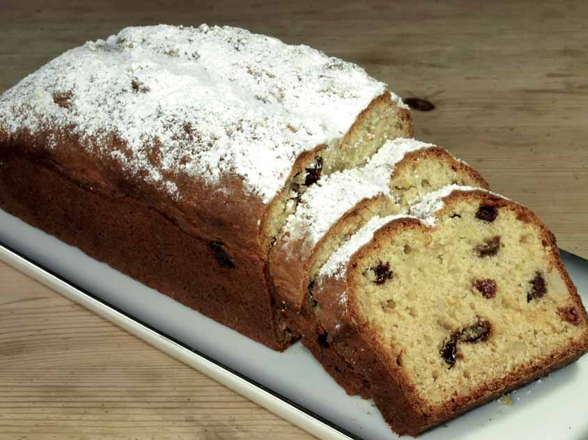 Quarkstollen Rezept Saftiger Stollen in der Kastenform mit ...