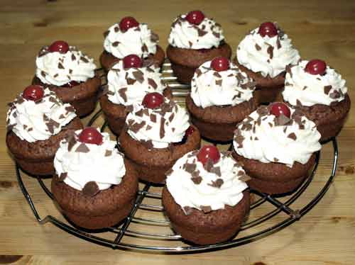 Schwarzwälder Kirsch Muffins Rezept Cupcakes mit oder ohne Kirschwasser ...