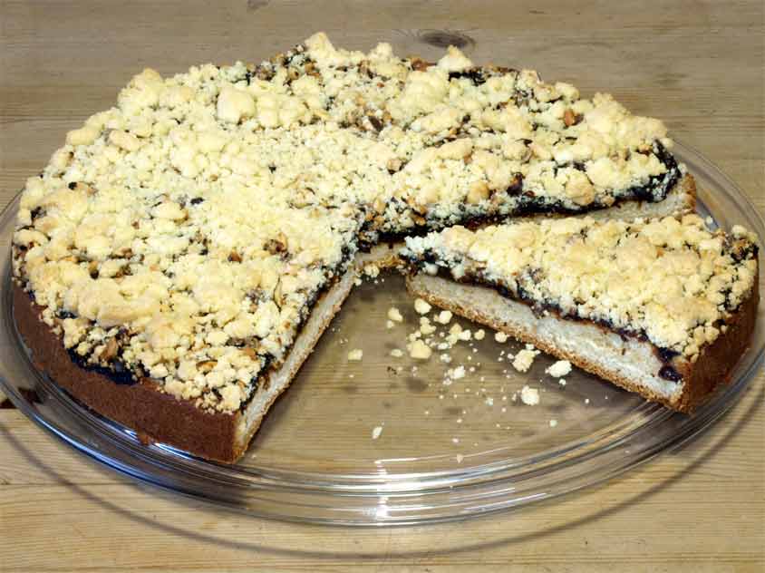 Trockenpflaumen-Kuchen Rezept - Schnauzerleskuchen mit Hefeteig und ...