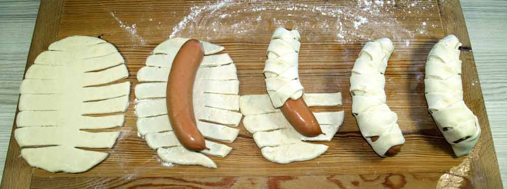 Würstchen im Schlafrock Rezept mit Hefeteig und Bockwurst oder Wiener ...