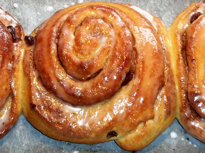 Zimtschnecken Rezept - Schwedische Kanelbullar mit Hefeteig, Zimt ...