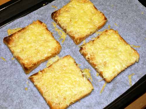 Zwiebelsuppe Käsetoast